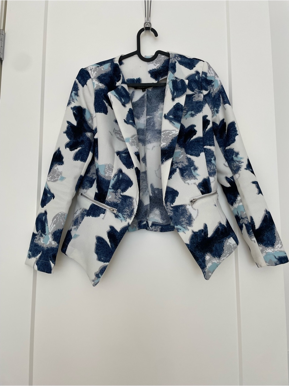 Womens White & Navy Floral Open-Front Blazer